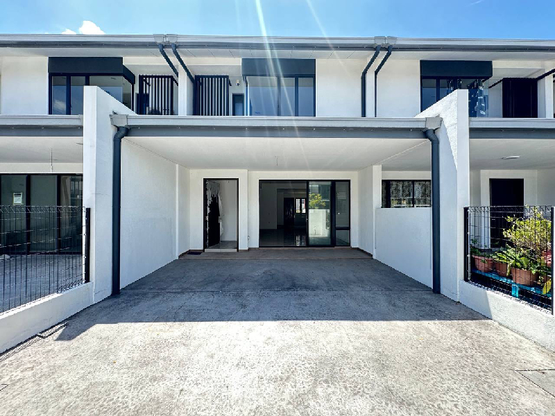 Double Storey Terrace House at Nadira 1, Bandar Bukit Raja, Klang - photo 2