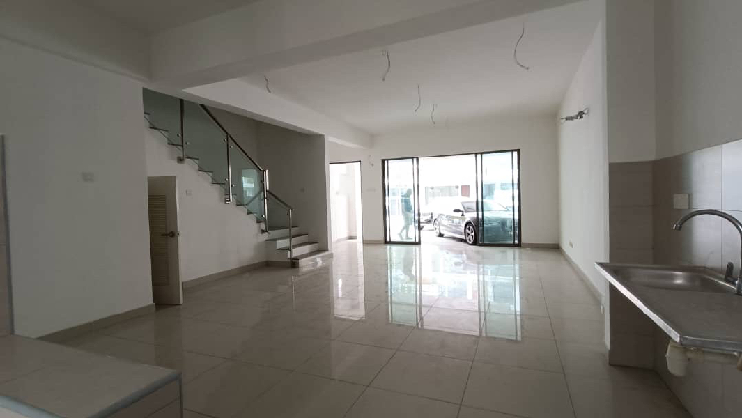 Three storey houseLAKE POINT RESIDENCE CYBER 11 CYBERJAYA SELANGORCYBERJAYASELANGOR - photo 2