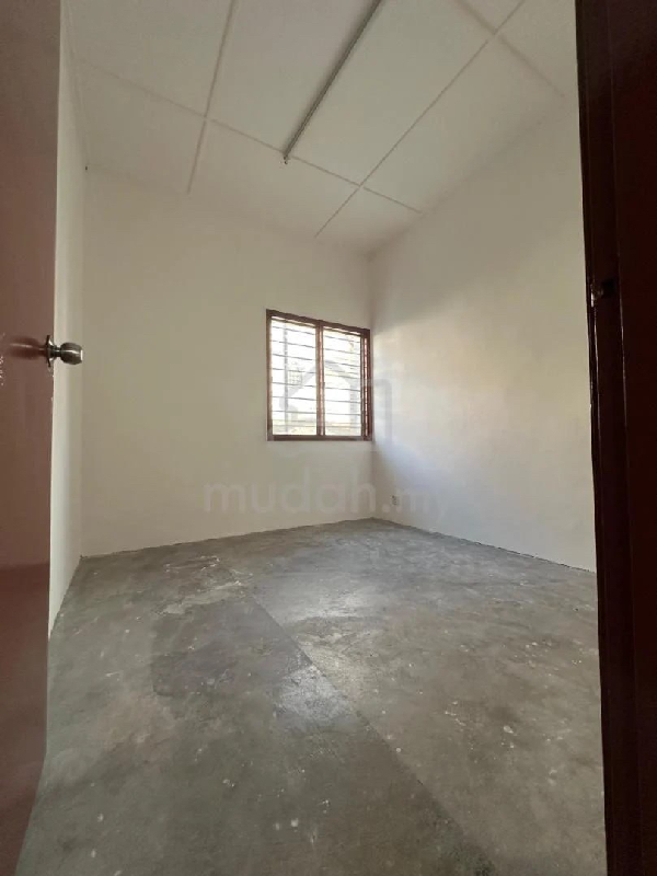 Double-Storey Terrace in USJ 12, Subang Jaya Freehold, Non-Bumi Lot - photo 4