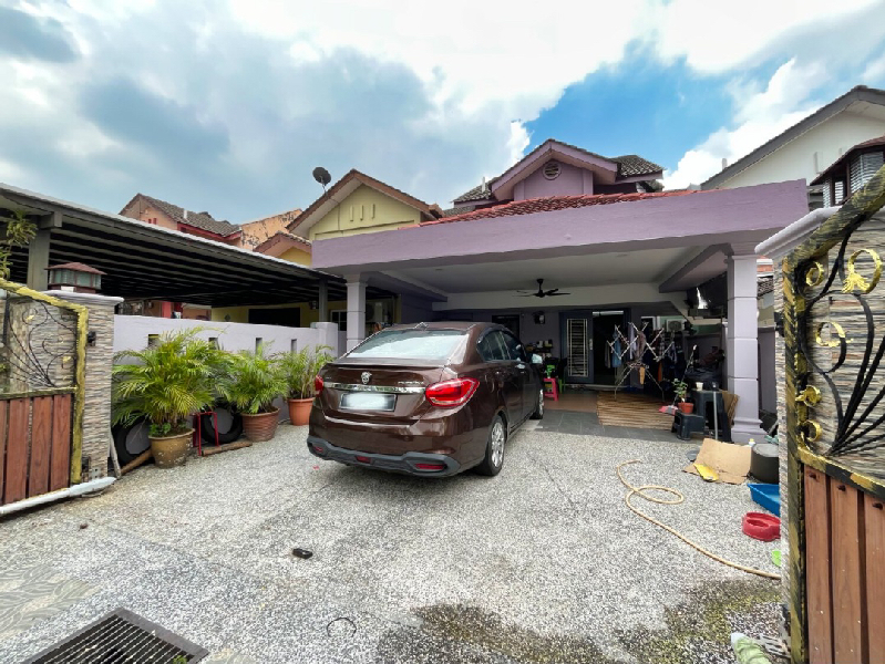 RENOVATED 2 Storey Terrace Taman Bukit Saga Seksyen 26 Shah Alam - photo 1