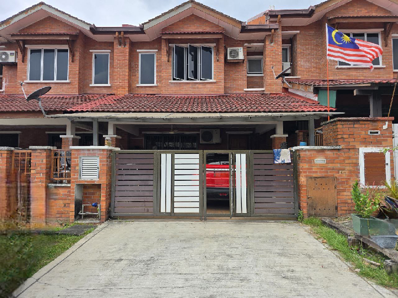 2 Storey Intermediate Terrace  Alam Budiman, Seksyen U10, Shah Alam - photo 1
