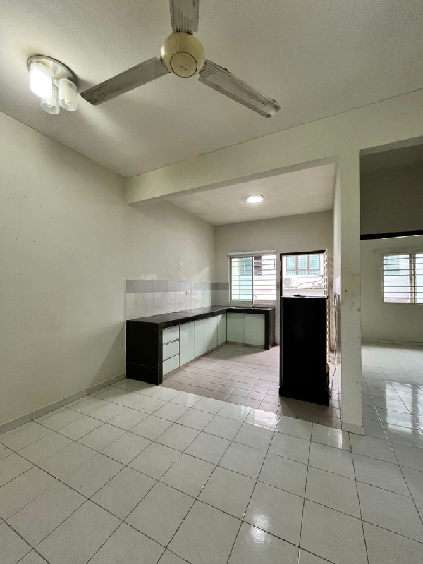 Renovated Townhouse Taman Tropika 2, - photo 3
