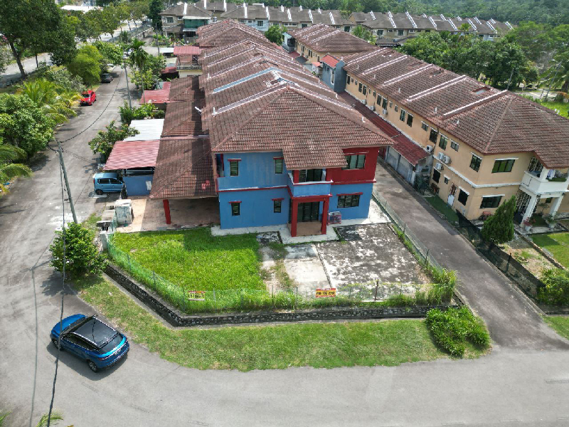 Facing open Double Storey Corner Taman Desa Nila - photo 1