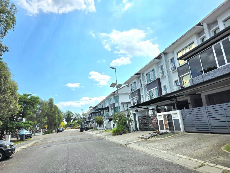 2 half Storey Superlink - photo 3