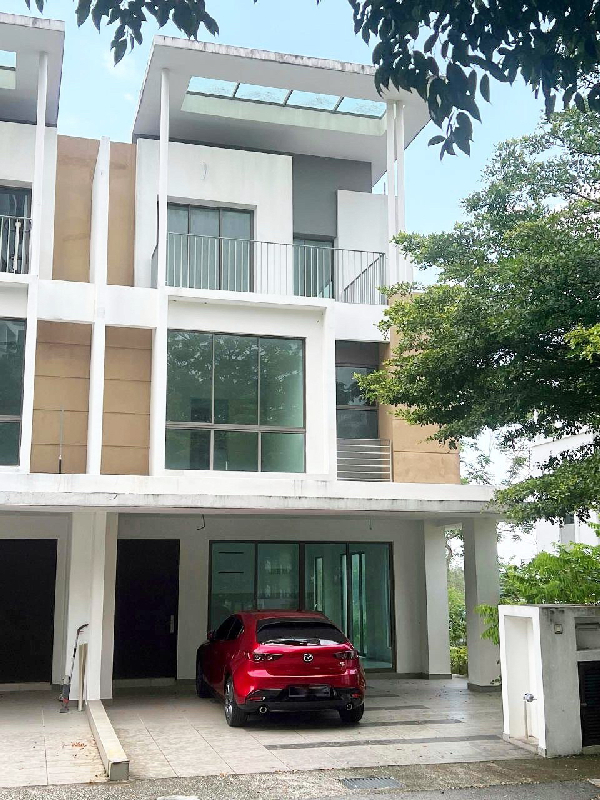 3 Storey (Corner Lot) @ Lake Point Residence, Cyberjaya