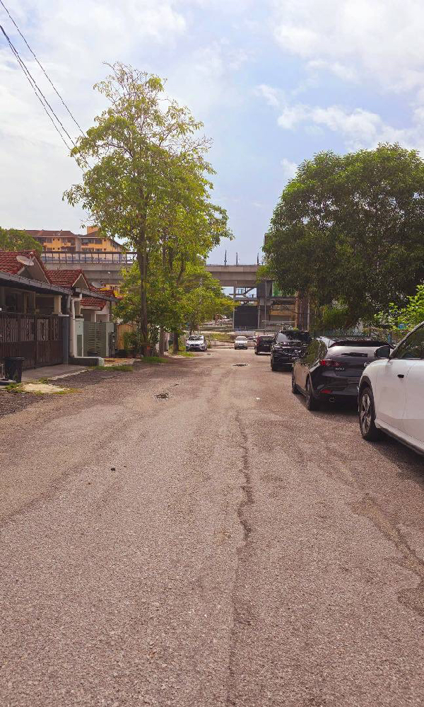 1 Storey Intermidiate Taman Dato Demang @ Seri Kembangan(Walking Distance to MRT Putrajaya