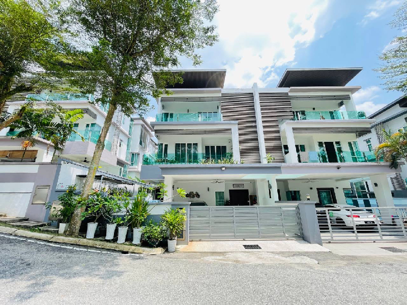 Semi Detached 3 Storey Beverly Heights - photo 1