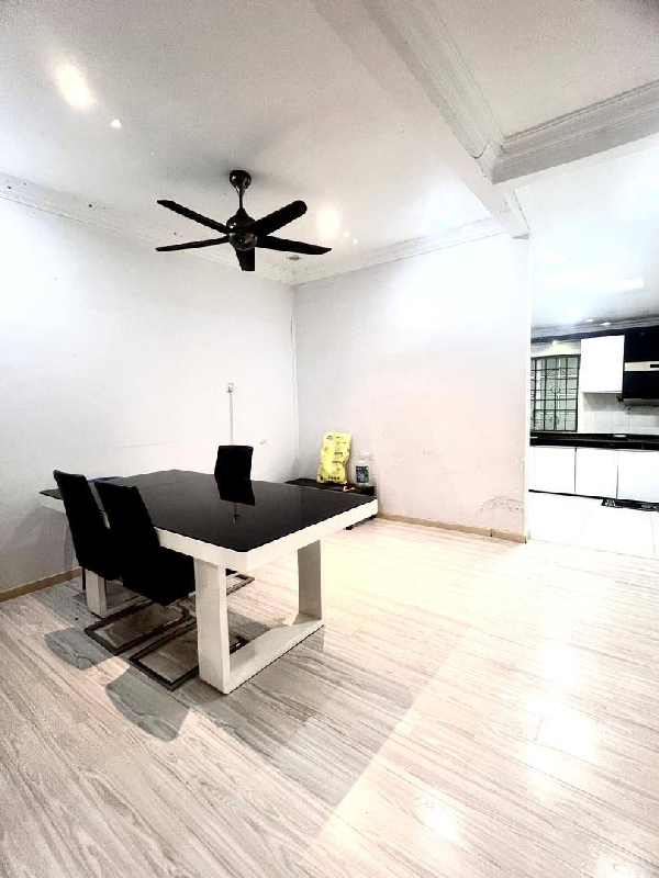 RENOVATED 1 and half Storey Semi-D T - photo 11