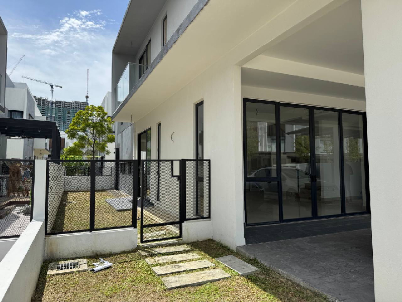 End Lot Link Villa Luxura Residence Twentyfive7 Kota Kemuning - photo 2