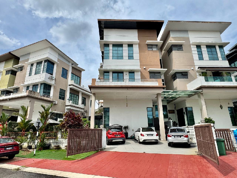 End Lot Semi D Jelutong Heights  Bukit Jelutong with Lift  Extra Land