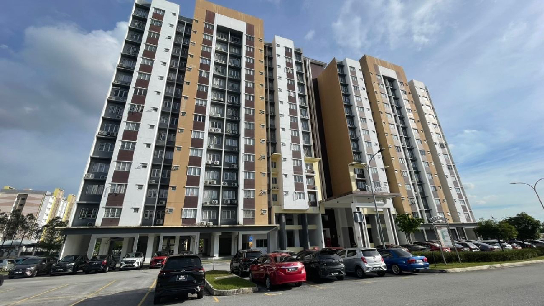 BEAUTIFUL FULLY FURNISHED Apartment DeCendana Setia Alam