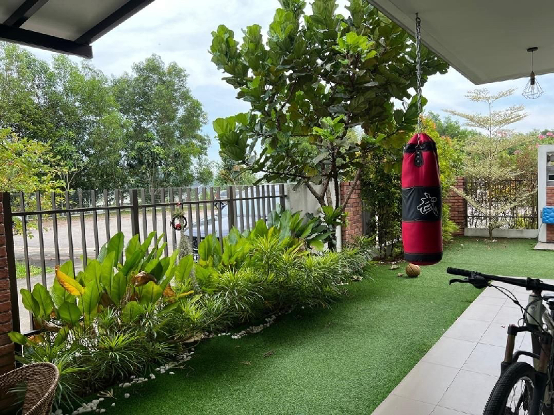 Fully Furnished Uni End Lot Home in Elmina Valley 3