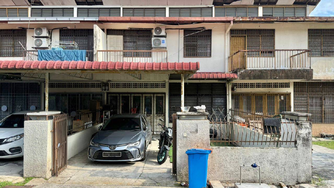 BACKYARD BESAR 2 Storey Terrace Seksyen 11 Shah Alam