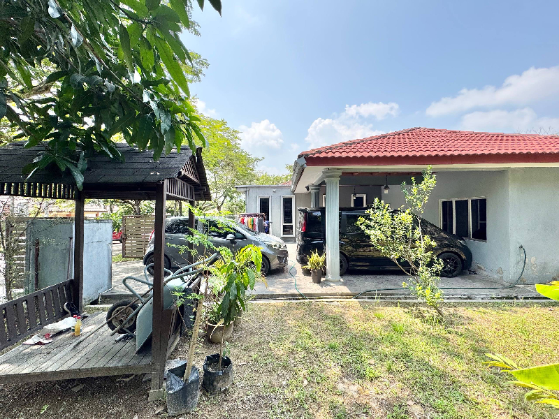 1-STOREY BUNGALOW TAMAN KOTA PERDANA SERI KEMBANGAN - photo 3