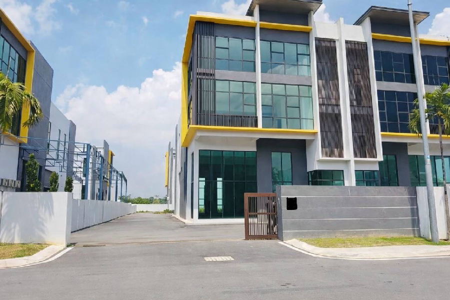3 STOREY FACTORY SEMI D  Bandar Serenia, Sepang