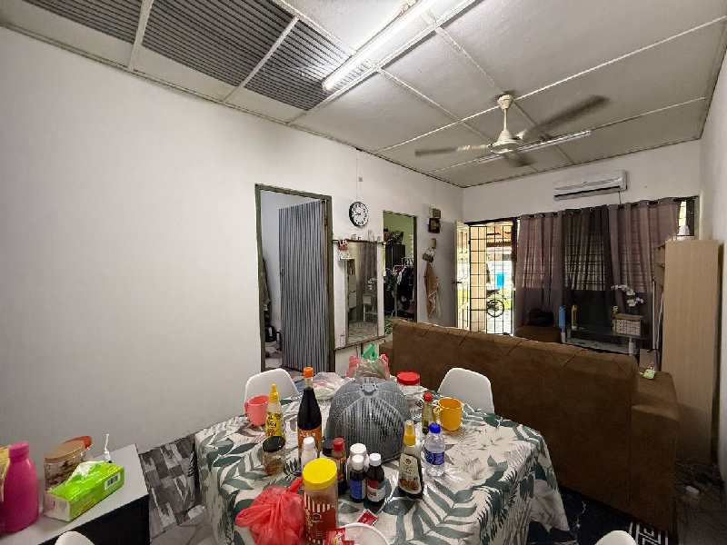 Single Storey Terrace Low Cost Jalan Bayam Seksyen 24, Shah Alam - photo 4
