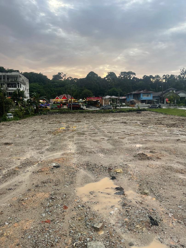 Batu 10, Hulu Langat, Selangor  145 Acres Main Road Frontage