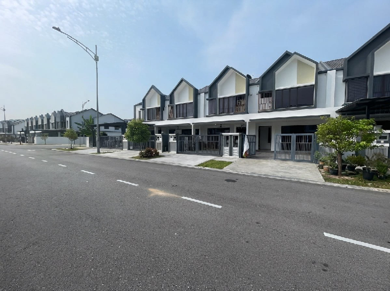 FOR SALE | DOUBLE STOREY TERRACE HOUSESERENIA ANIRA, BANDAR SERENIA, SEPANG - photo 3