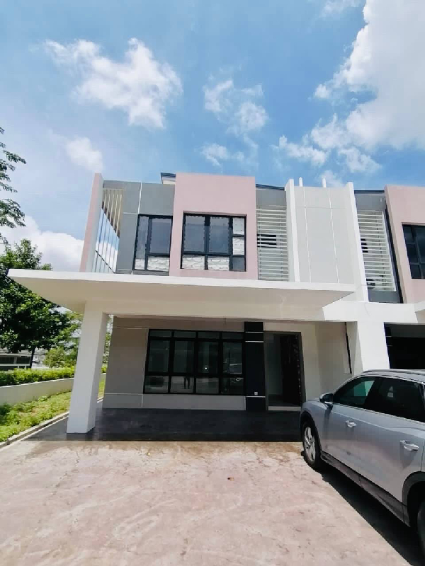 FOR SALE | END LOT DOUBLE STOREY TERRACE Maple Residence, Laman View, Cyberjaya | Type Begonia - photo 2