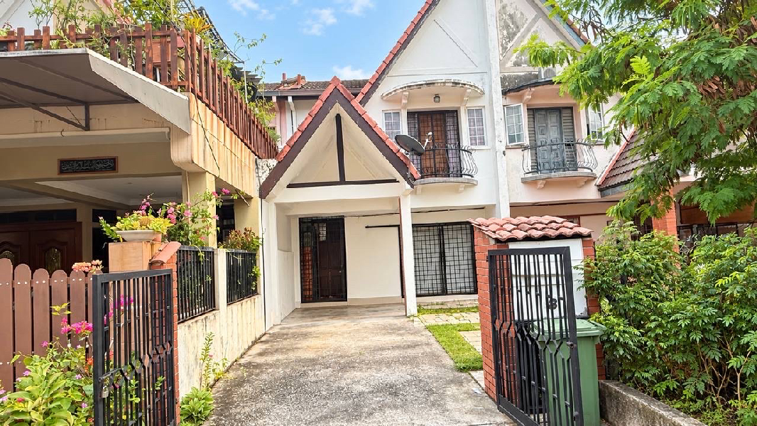 FOR SALE | FREEHOLD DOUBLE STOREY TERRACE HOUSE Taman Setiawangsa, Kuala Lumpur - photo 2