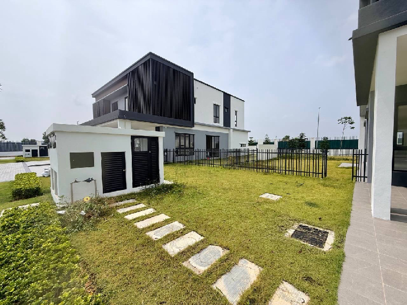 [20 ft side land] 2-STOREY SEMI-D Type BOHEMIA Eco Sanctuary, Teluk Panglima Garang, Selangor - photo 4
