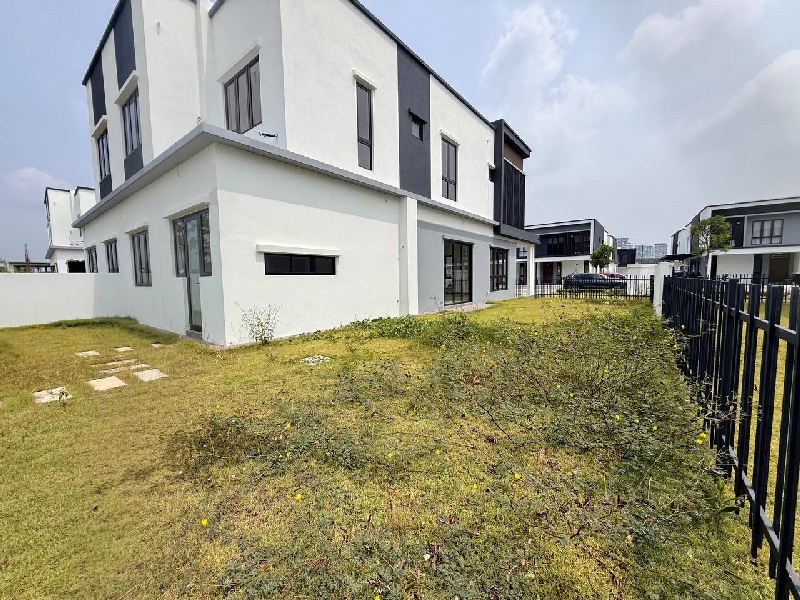 [20 ft side land] 2-STOREY SEMI-D Type BOHEMIA Eco Sanctuary, Teluk Panglima Garang, Selangor - photo 9