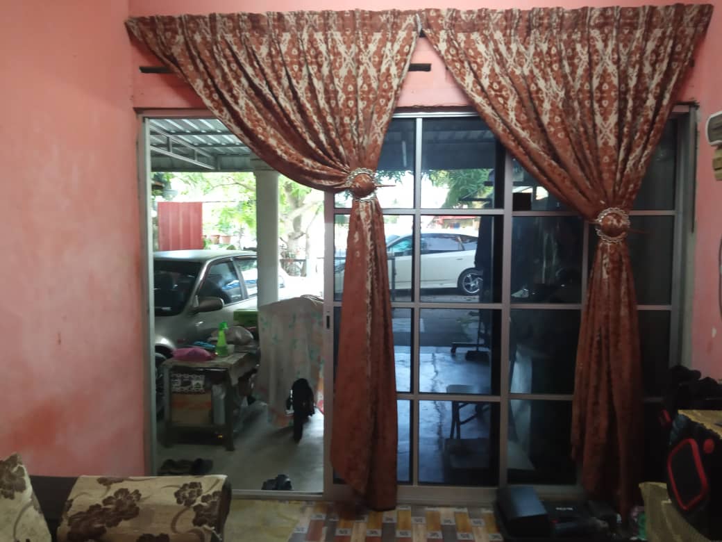 Rumah Teres Setingkat Taman Harapan - photo 2