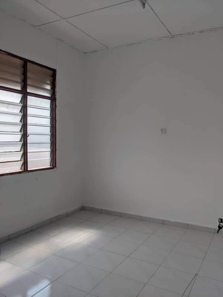 RUMAH TERES DUA TINGKAT, TAMAN JATI KULIM - photo 2