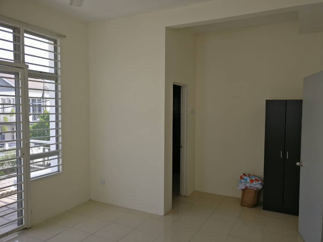 Double Storey Semi-D Bandar Saujana Putra Sg Buloh - photo 9