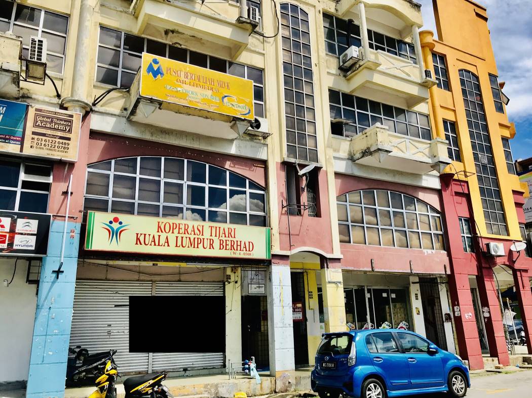 BELOW MARKET VALUE 3-STY SHOPLOT BATU CAVES GOMBAK