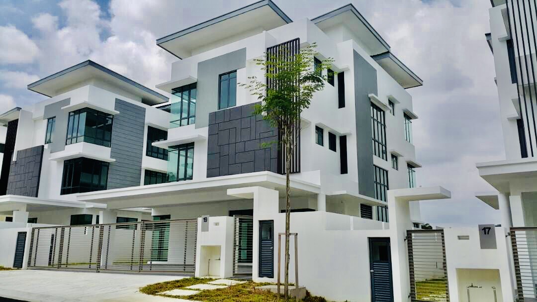 3 Storey Bungalow Lambaian Residence Bangi Kajang
