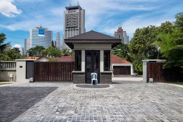 Exclusive 3-Storey Twin Bungalow Jalan Semarak KL - photo 2