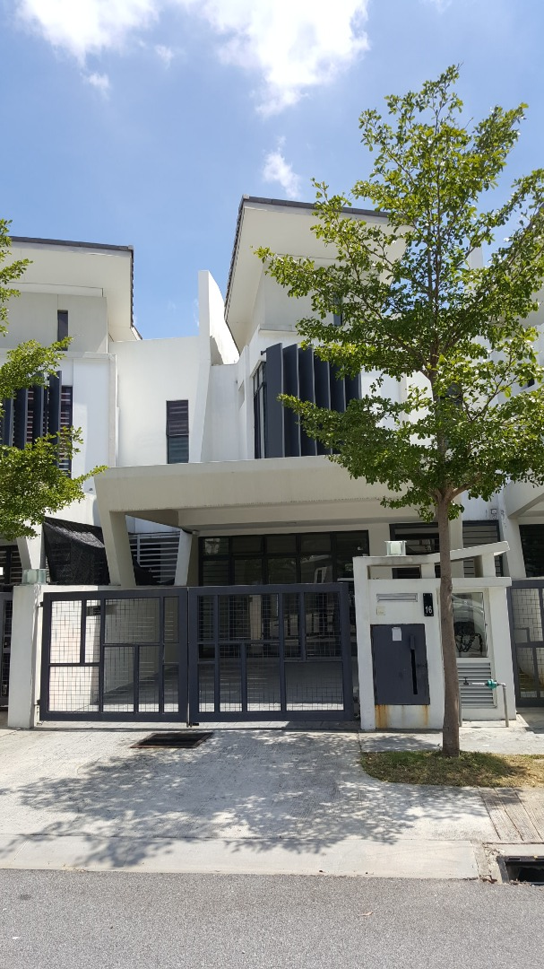 FREEHOLD Double Storey House Glenmarie Shah Alam - photo 2