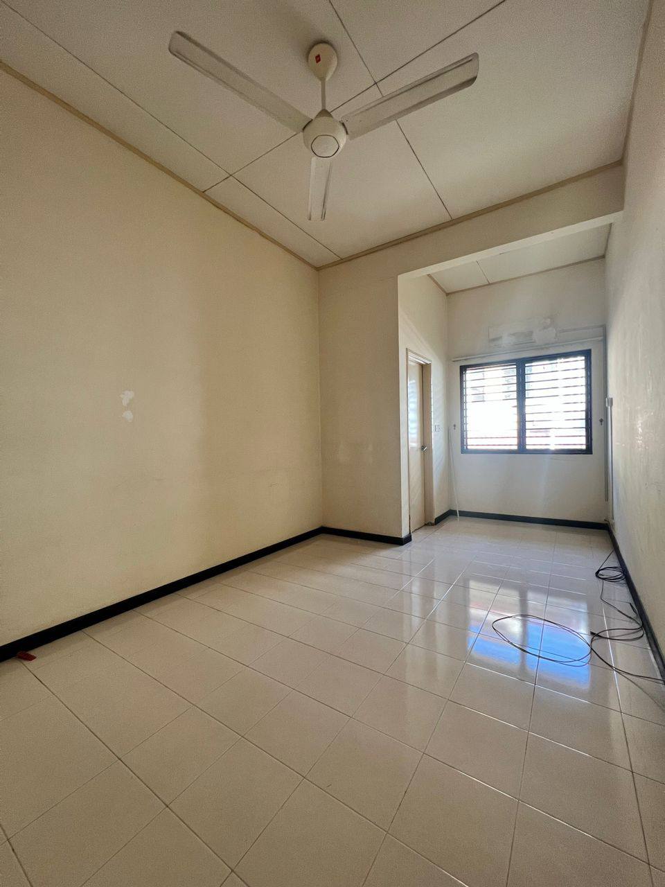 Double Storey Terrace Jalan Jeriji, Bukit Jelutong - photo 10
