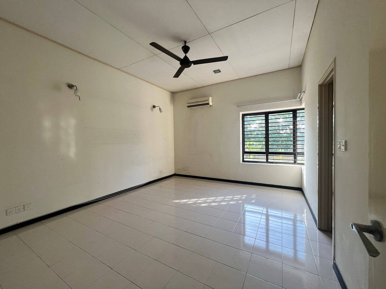 Double Storey Terrace Jalan Jeriji, Bukit Jelutong - photo 11