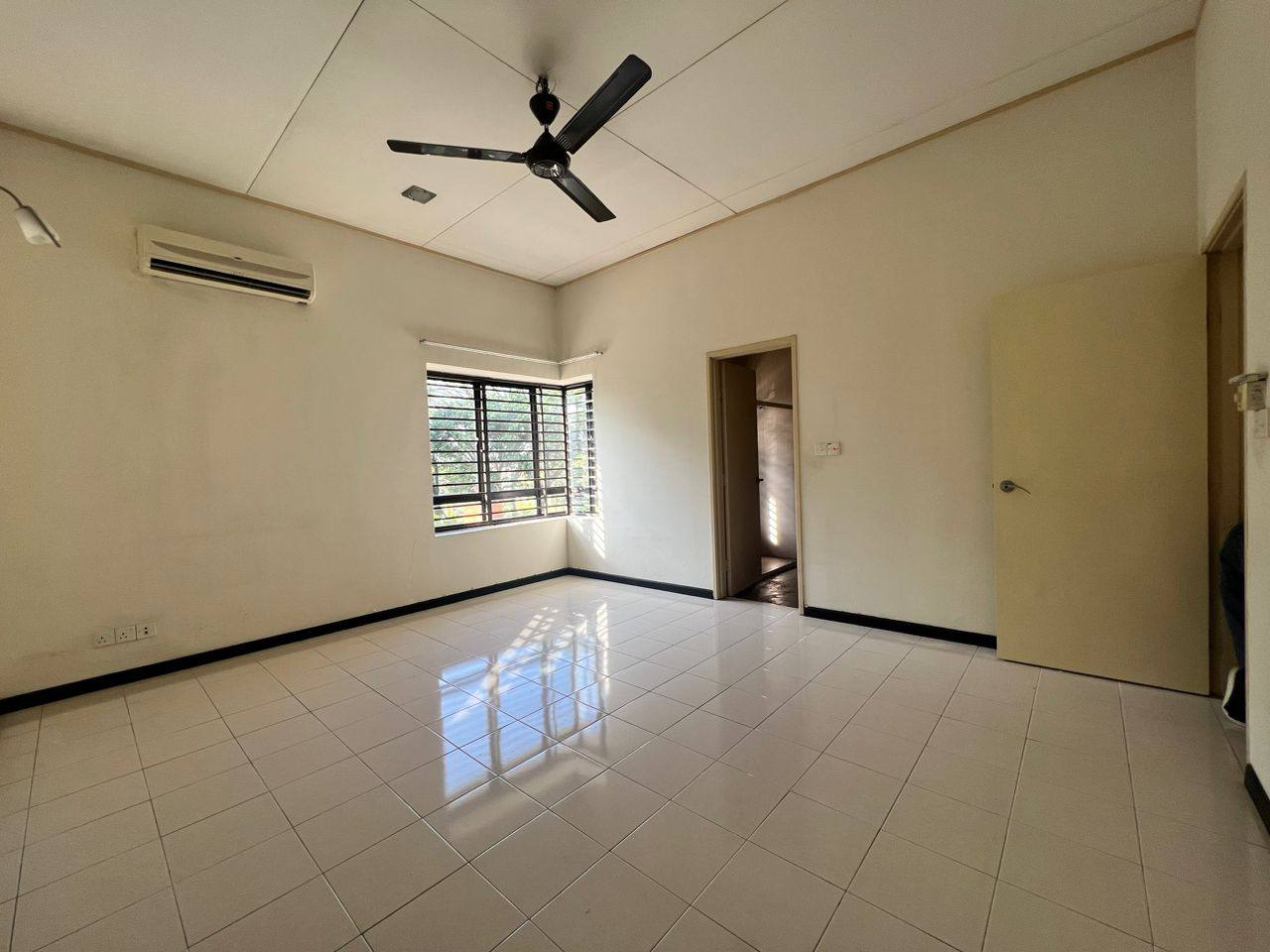 Double Storey Terrace Jalan Jeriji, Bukit Jelutong - photo 12