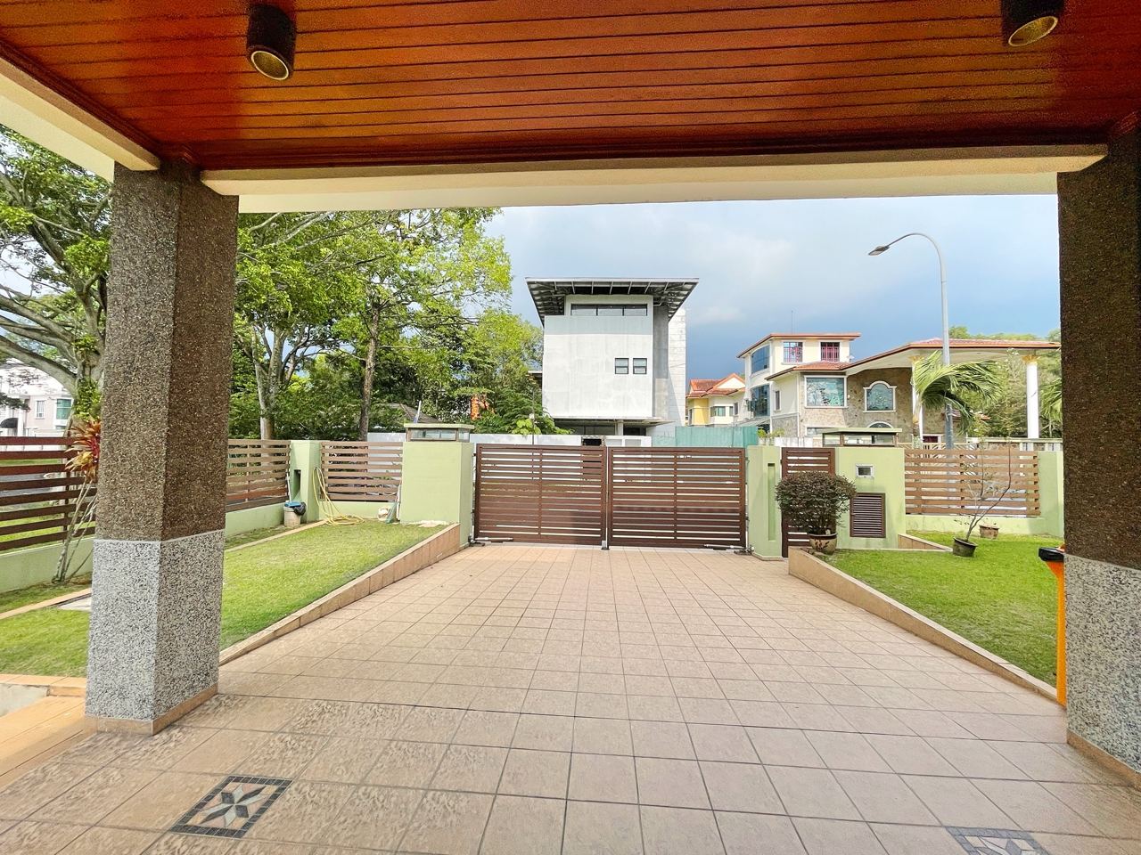 Bungalow Jalan Mihrab U8 Bukit Jelutong - photo 2