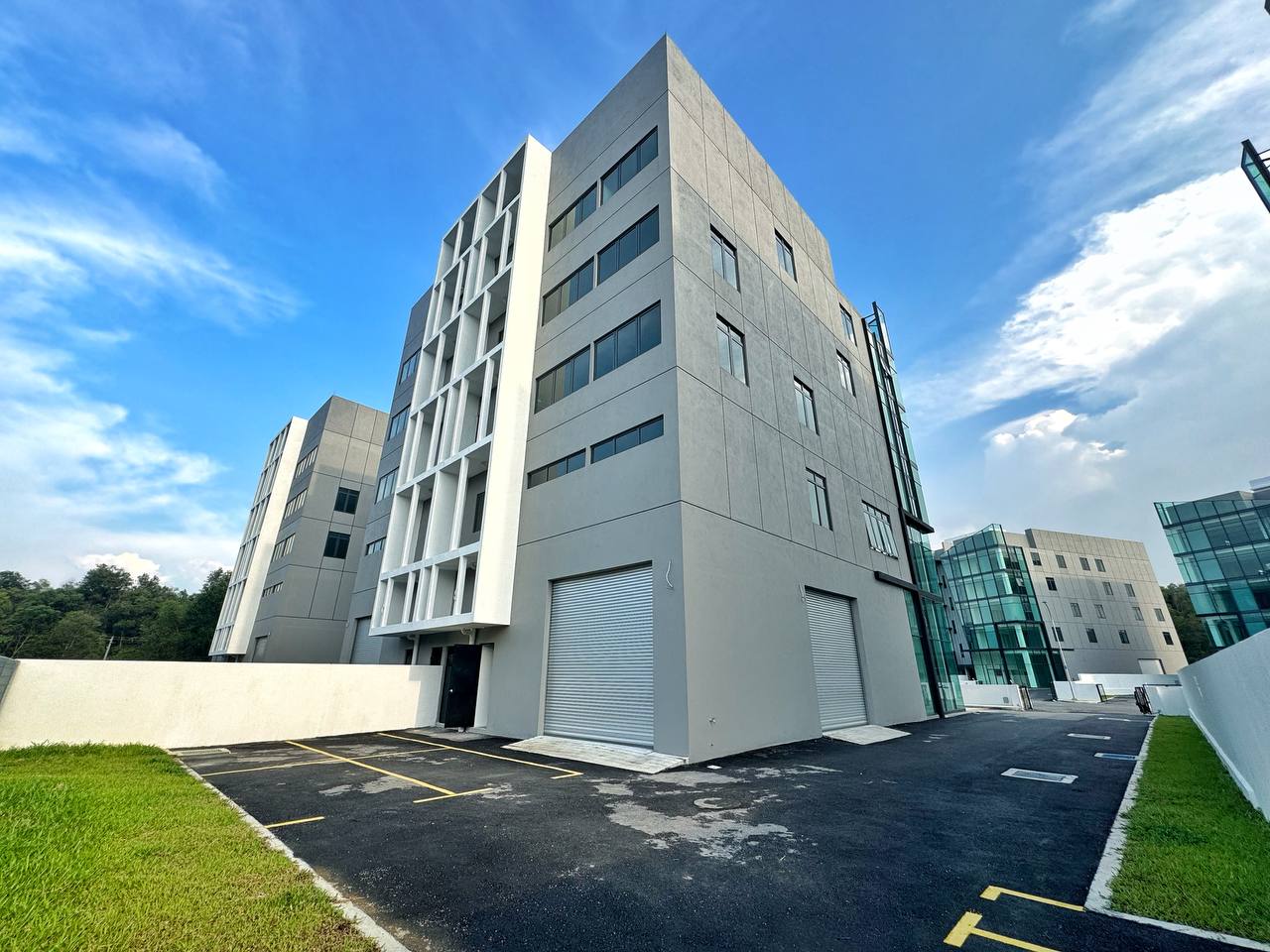 Semi-D Factory at Novus Business Park Hicom Glenm - photo 2