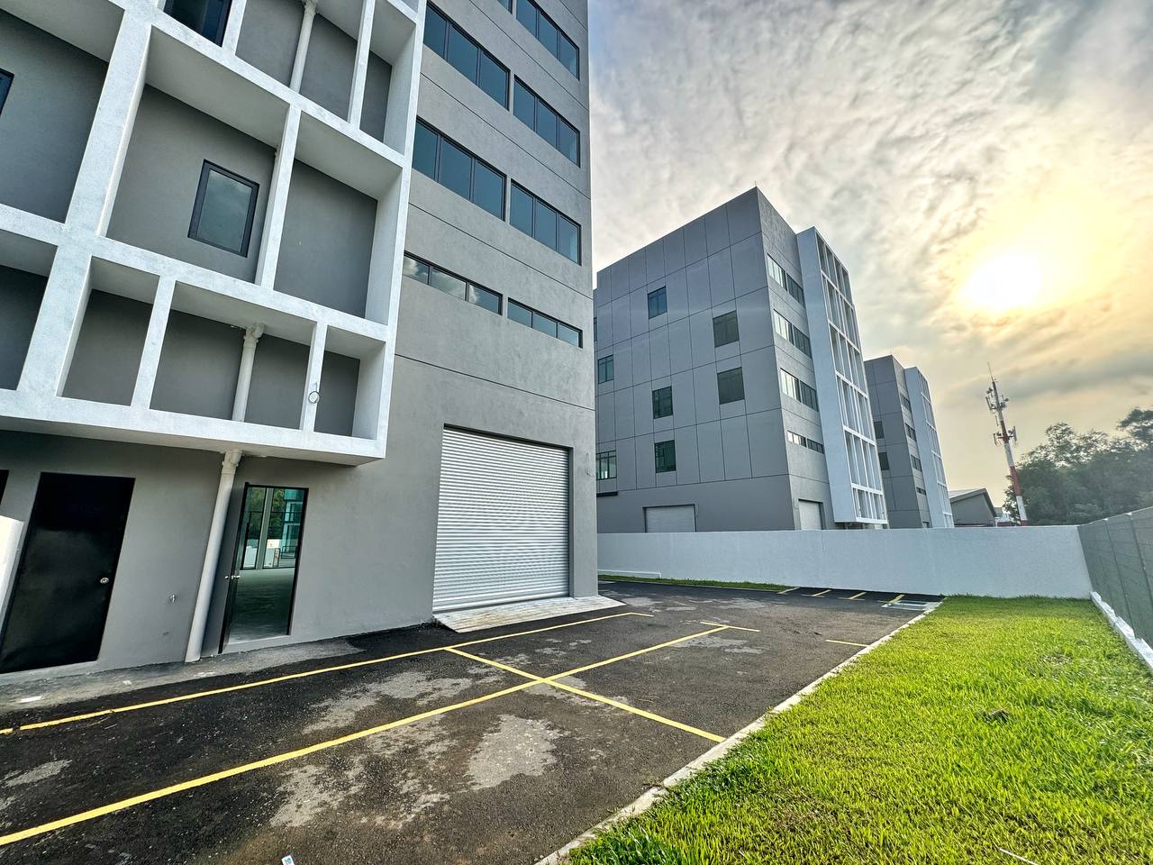 Semi-D Factory at Novus Business Park Hicom Glenm - photo 4