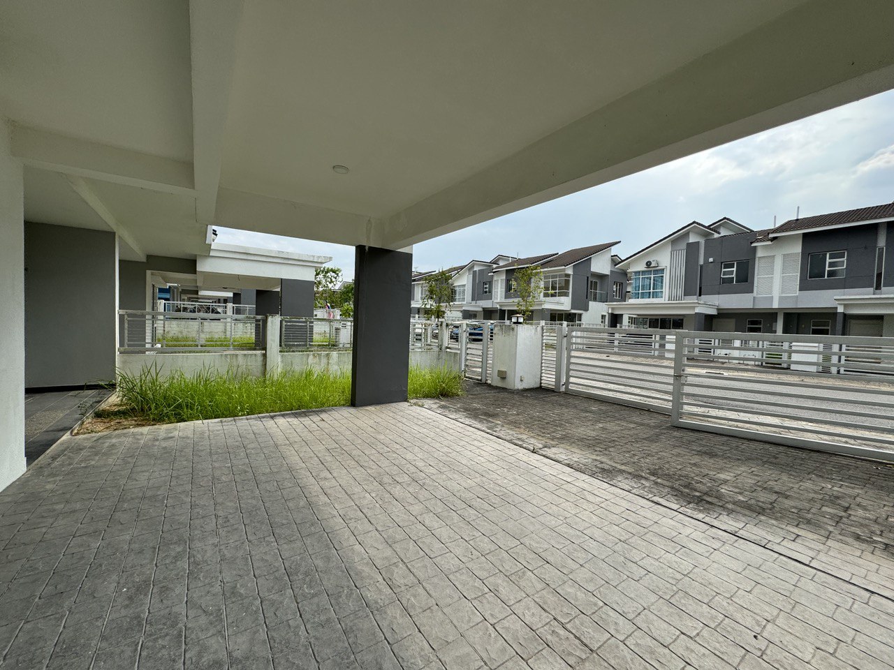 Semi D Laurus Bukit Bandaraya Seksyen U11 - photo 2