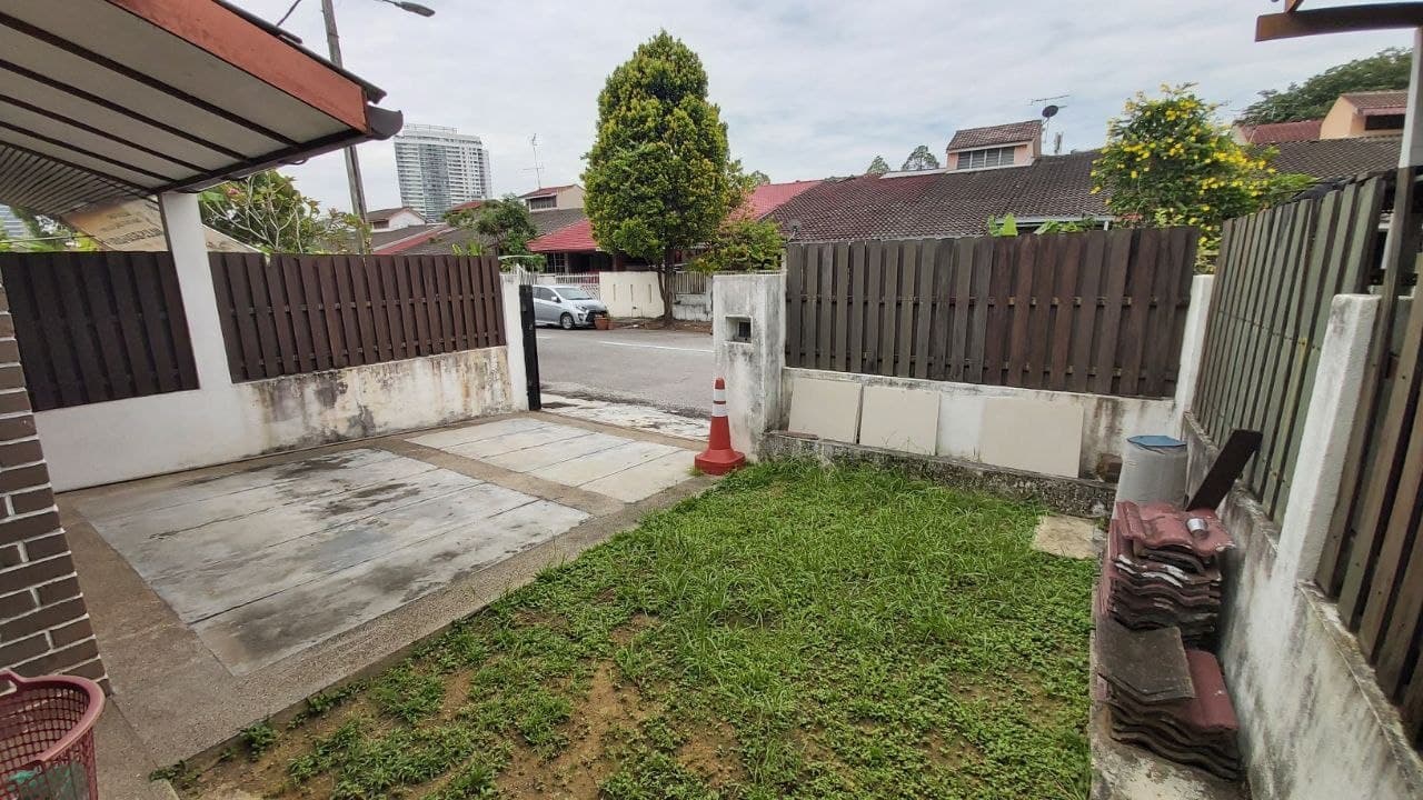 FREEHOLD,ONE AND HALF STOREYS TERRACE,TTDI