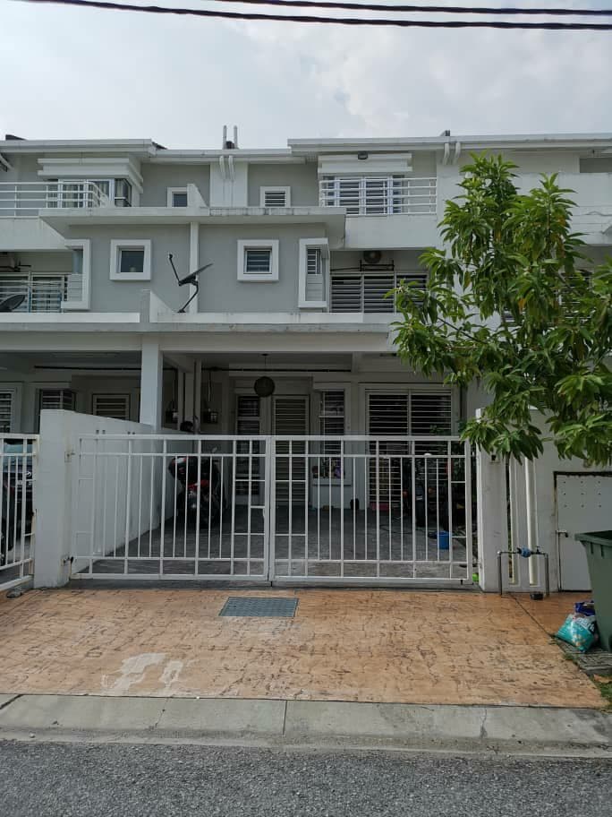 TWO HALF STOREY, SERI WIRANI,SEKSYEN 8,BANGI