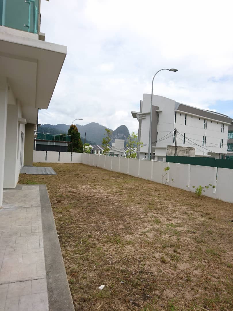 Corner Lot, 2 Storey Hse, Templer Park, Selayang - photo 2