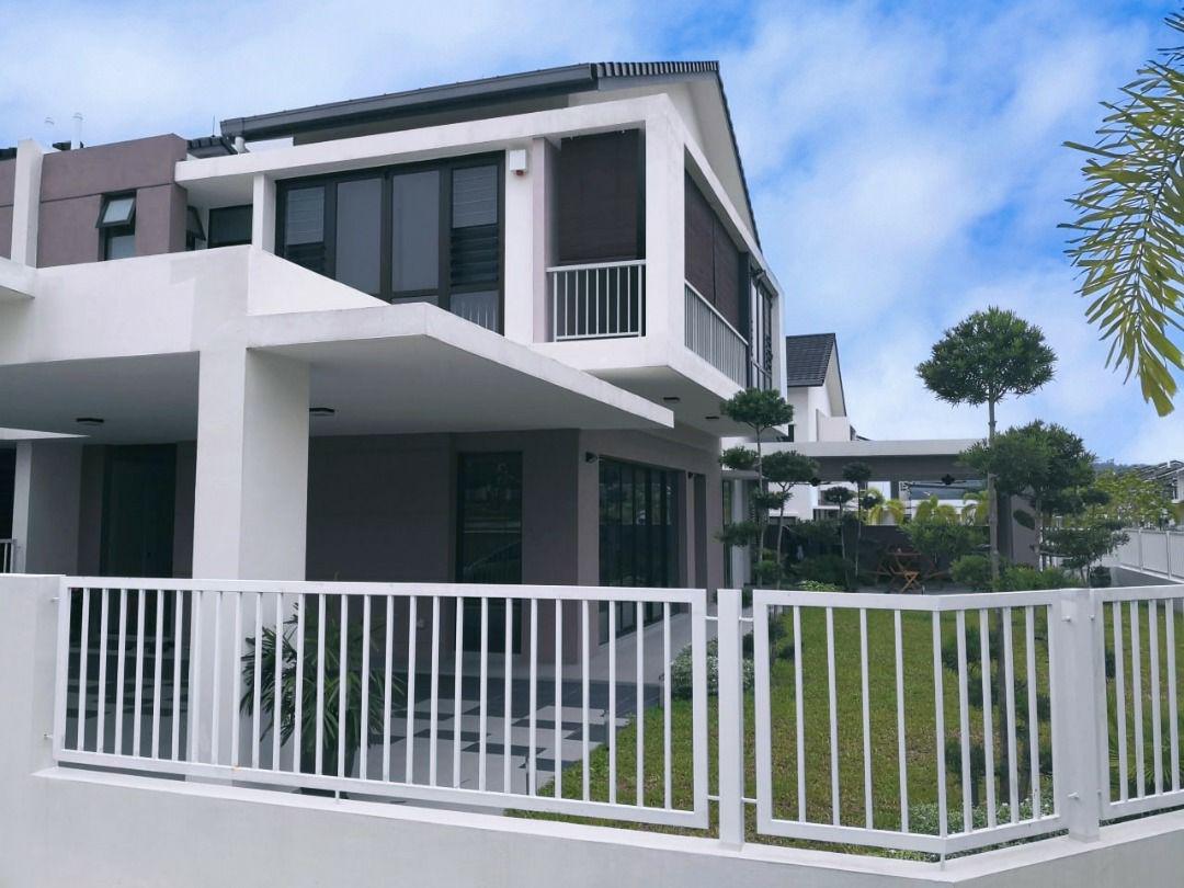 BANDAR AINSDALE 2 STOREY, CORNER LOT