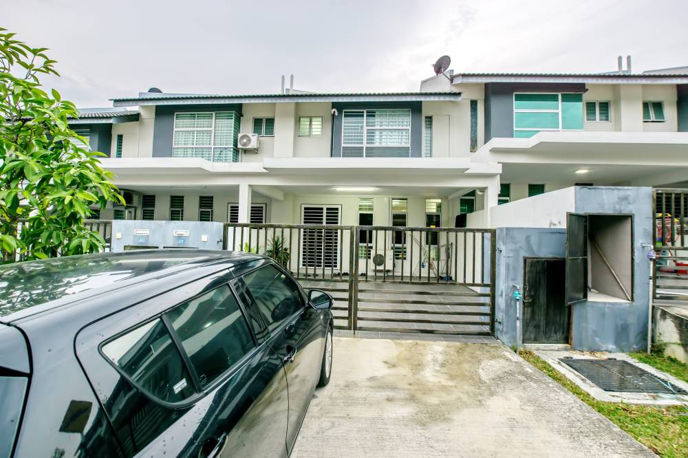 FREEHOLD terrace 2 Storey Bangi Avenue 4 r 4 B
