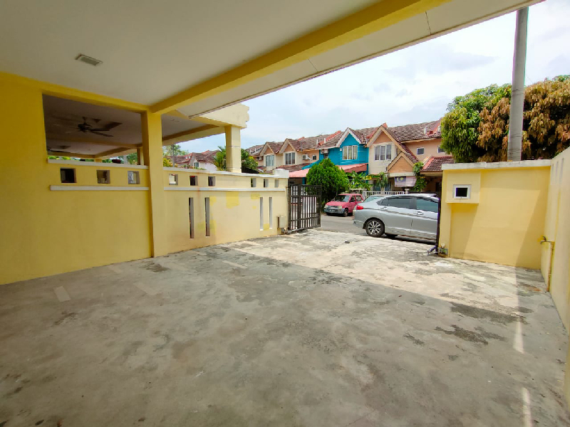 Fully Renovated Double Storey Intermediate at Saujana Impian Kajang  - photo 2