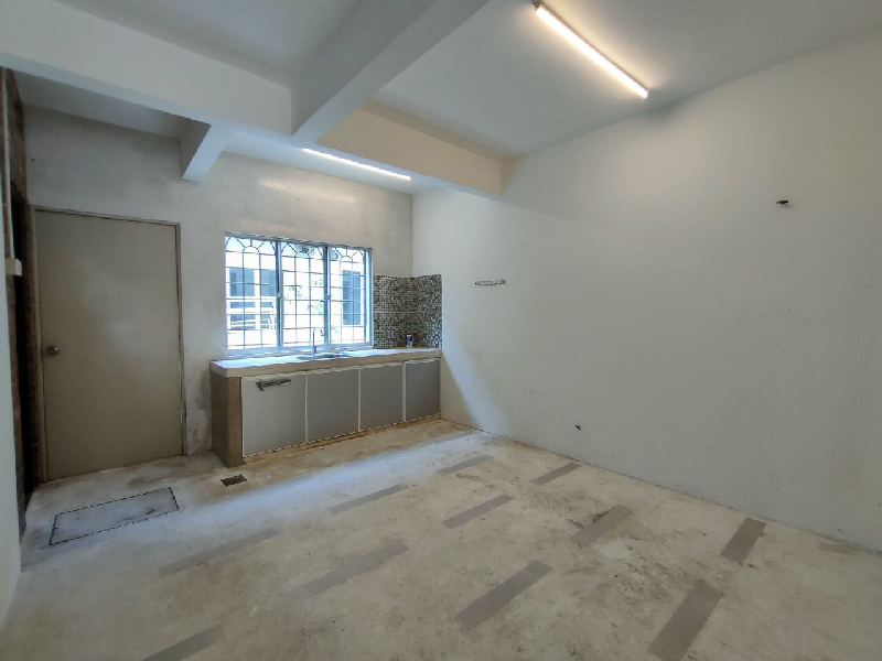 Fully Renovated Double Storey Intermediate at Saujana Impian Kajang  - photo 8