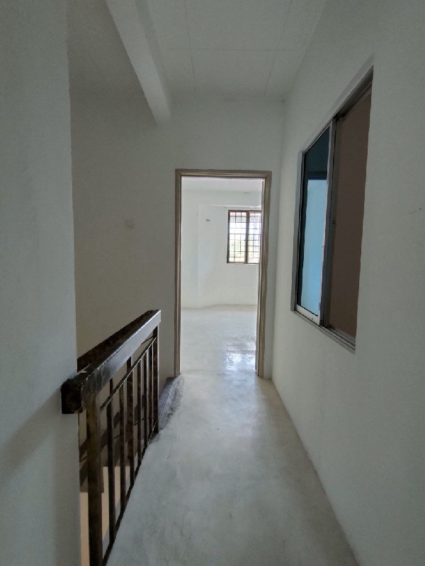 Fully Renovated Double Storey Intermediate at Saujana Impian Kajang  - photo 10