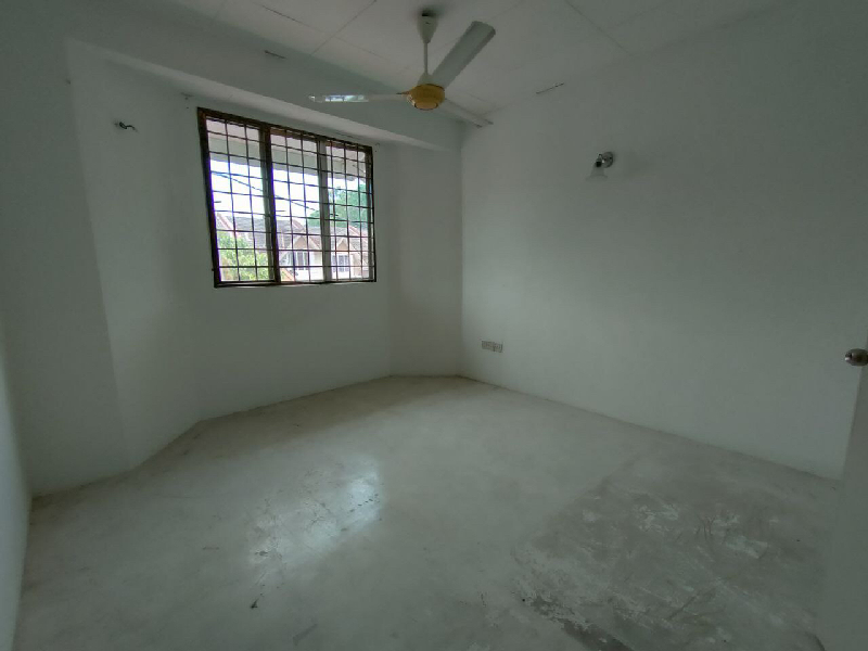 Fully Renovated Double Storey Intermediate at Saujana Impian Kajang  - photo 13