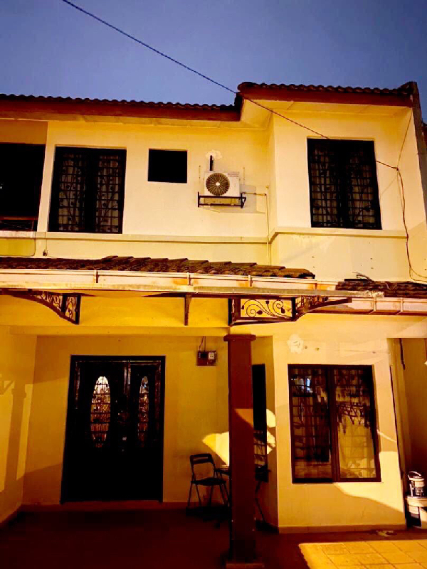Double Storey Terrace Lestari Putra Seri Kembangan Selangor - photo 2